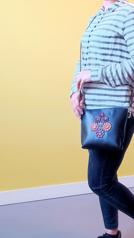کیف شکوفه فلت Felt Flower Bag چرم گاوی و دستدوز | چرموانه